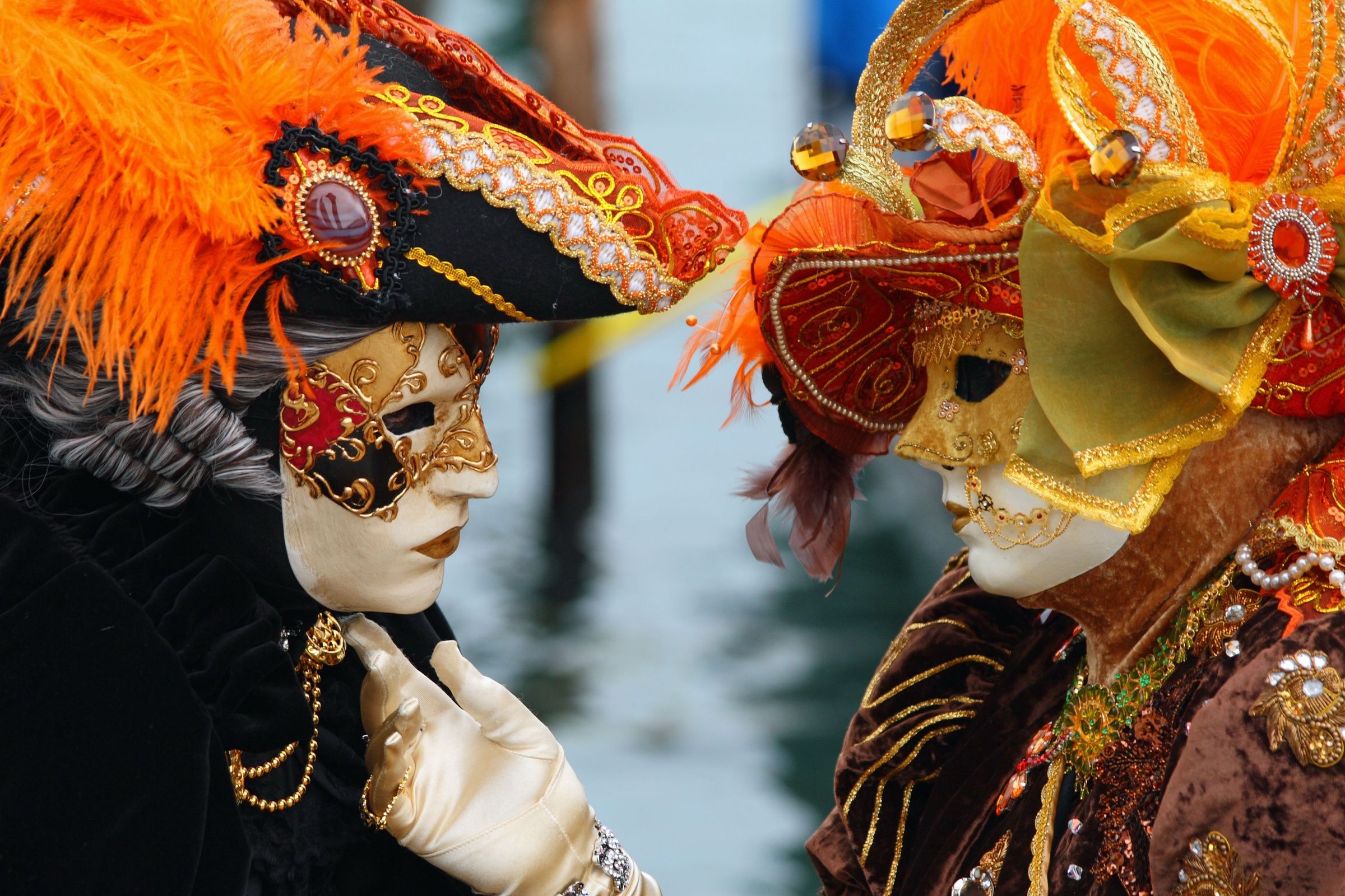 Casal mascarado no Carnaval de Veneza